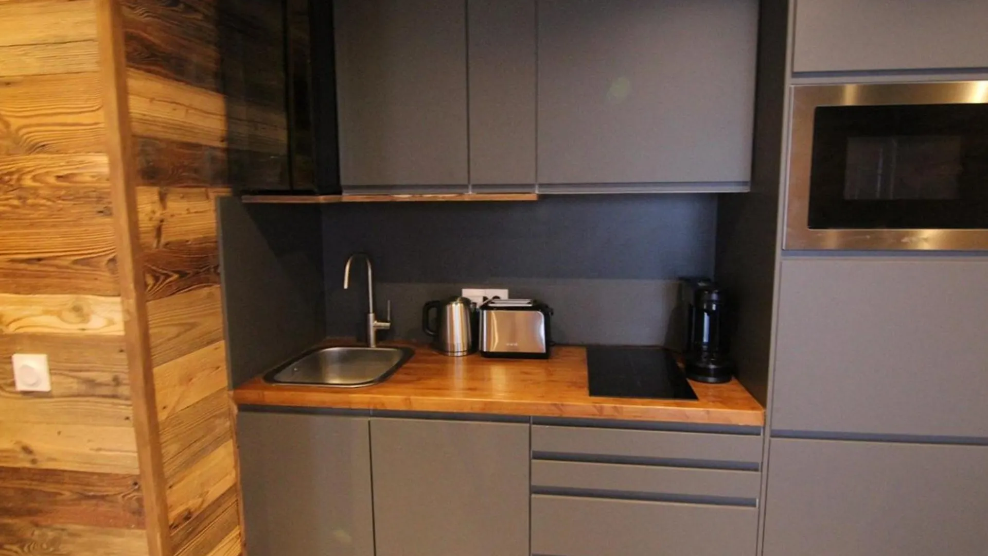 Appartement Spacieux 3 Pieces Avec Grande Terrasse Au Coeur De L'Alpe D'Huez, Parking Et Casier A Skis Inclus - Fr-1-405-8 Apartment